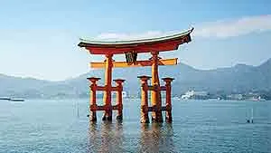 宮島の海に浮かぶ大鳥居の縮小写真